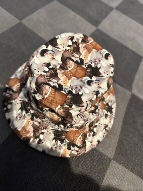 Vans ASPCA Cat Print Bucket Hat in White and Brown